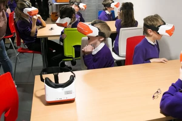 The staff of the National Marine Aquarium is teaching students how to use ClassVR